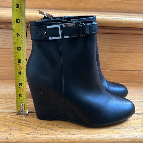 NWT EXPRESS black Wedge Heels Ankle Boots Size 8 - Picture 3 of 9